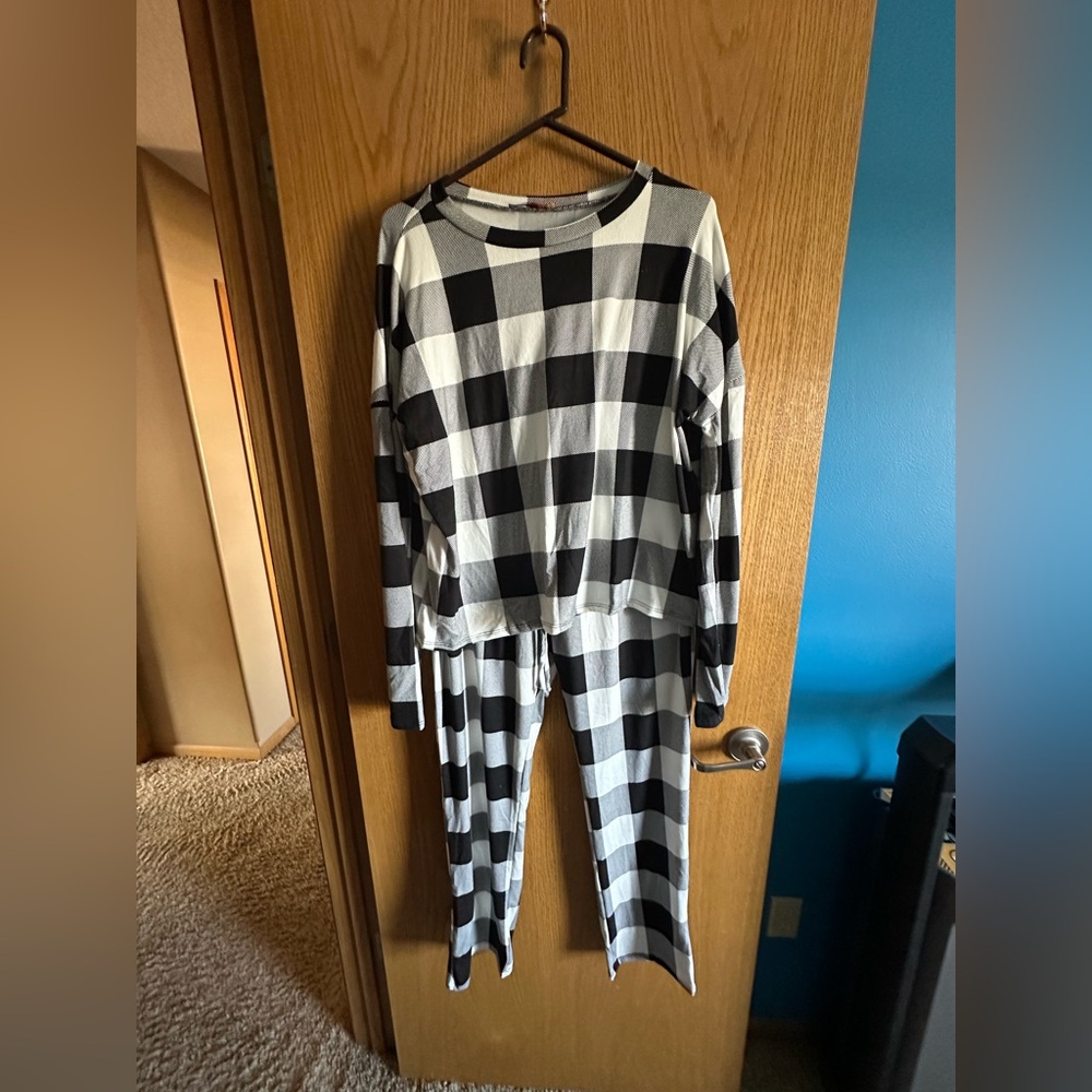 Freckled Poppy NWOT Buffalo Plaid Black and White Women’s Pajamas Size 2XL